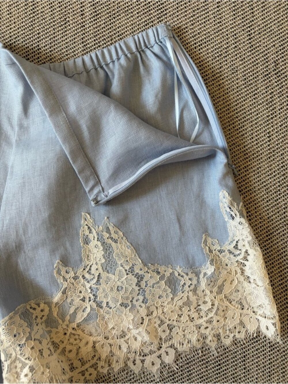 NEW Reformation Fern Cloud Blue Lace Trim Linen Shorts Elastic Waist | US M - Picture 11 of 12